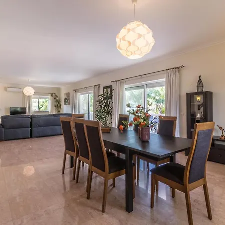 Monte Do Is A Great 5 Bedroom Fully Airconditioned With Private Pool *