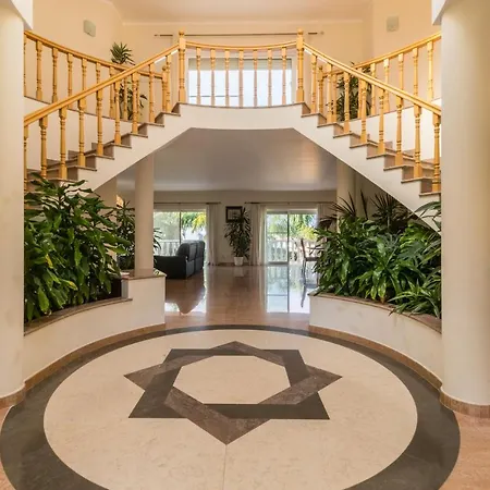 Monte Do Is A Great 5 Bedroom Fully Airconditioned With Private Pool Villa *