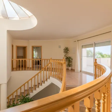 Villa Monte Do Is A Great 5 Bedroom Fully Airconditioned With Private Pool *