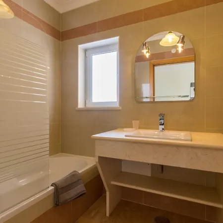 Monte Do Is A Great 5 Bedroom Fully Airconditioned With Private Pool *