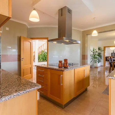 Monte Do Is A Great 5 Bedroom Fully Airconditioned With Private Pool *