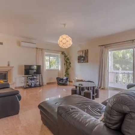 Villa Monte Do Is A Great 5 Bedroom Fully Airconditioned With Private Pool